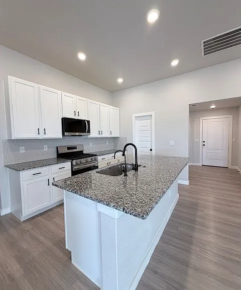 2812 Hidalgo Ave — Photo 3