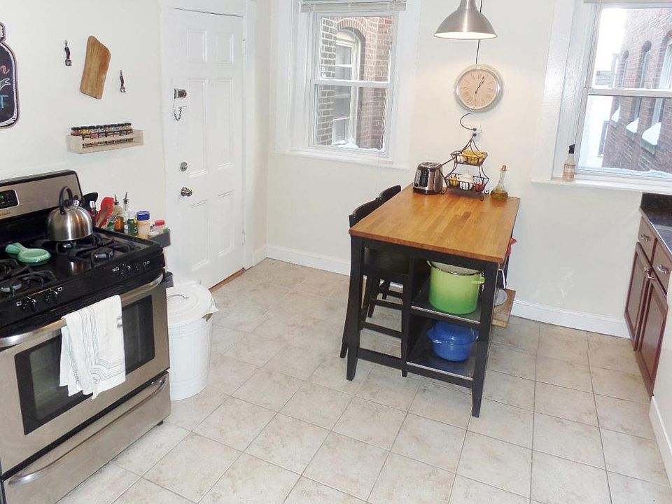 2nd image of 375 Harvard St APT 2