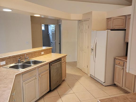 3rd image of 3271 8th Ave SE