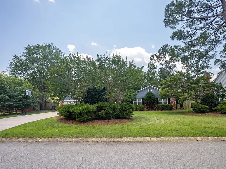 2704 Powhatan Dr — Photo 6