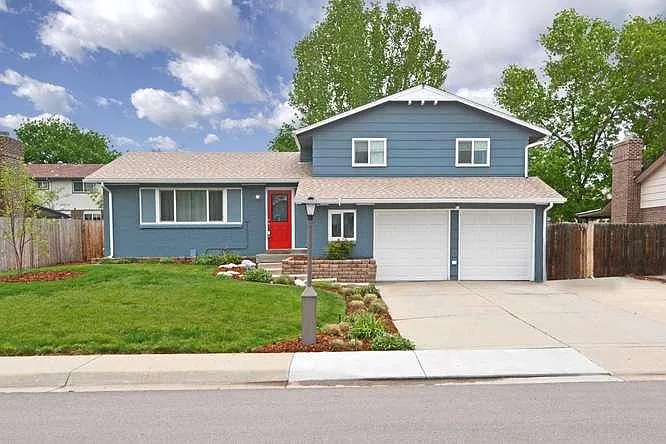 Two car garage, large driveway, east facing, landscaping, au