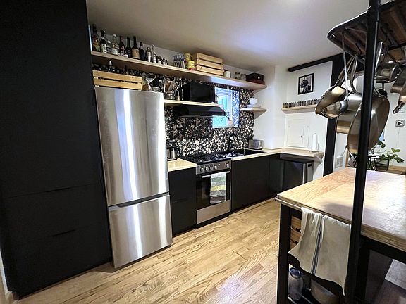 4th image of 2854 W Belden Ave #1