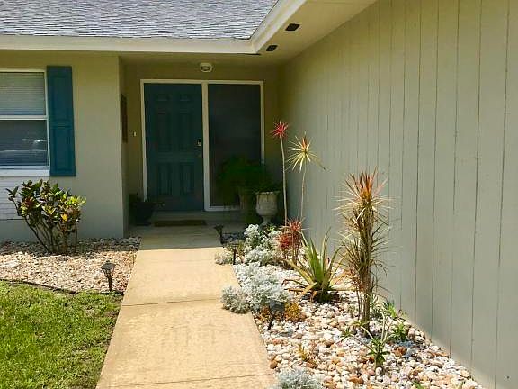 2nd image of 2621 Applewood Dr
