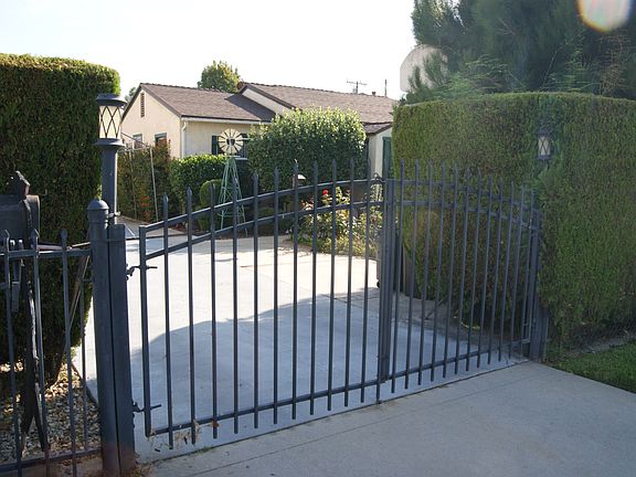 4th image of 10608 Daines Dr