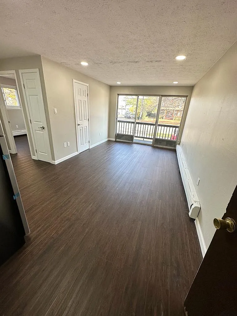 1 bed, 750 sqft, $895 — Photo 3