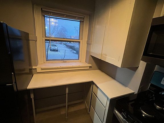 5th image of 648 S 12th St #D4