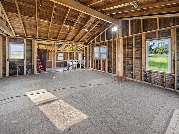 3rd image of 809 Mount Vernon Rd