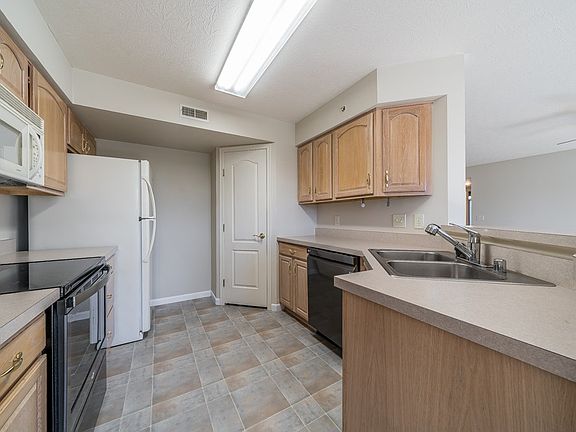4th image of 1800 Ashley Ct APT 201
