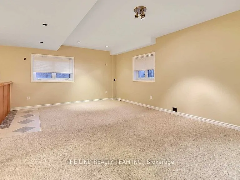 238 Deerglen Ter — Photo 15