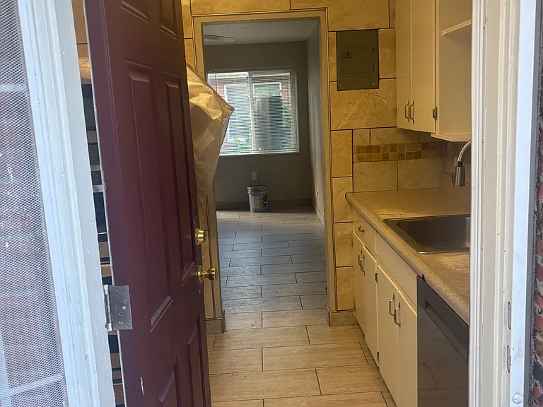 1412 Clinton St — Photo 9
