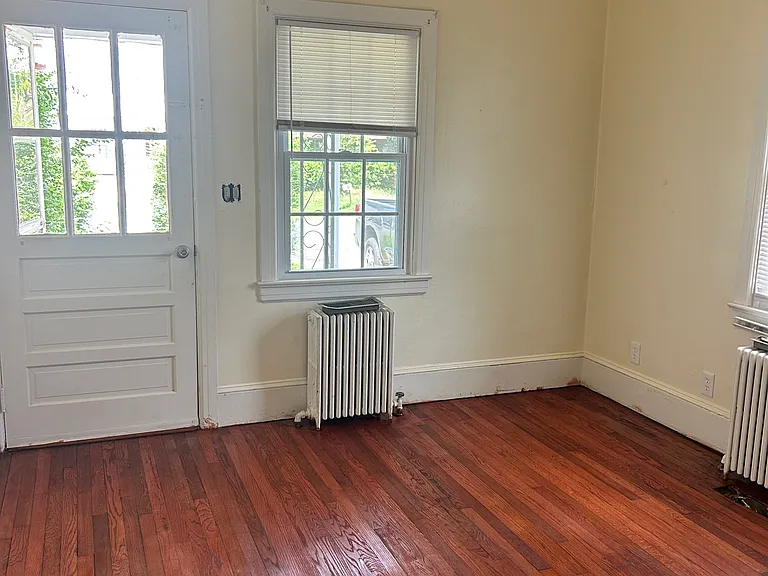 112 Gibson St — Photo 8