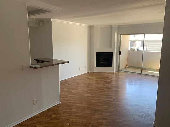 5th image of 15455 Sherman Way APT 9