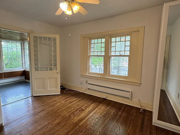 153 W Penn St #2R — Photo 8