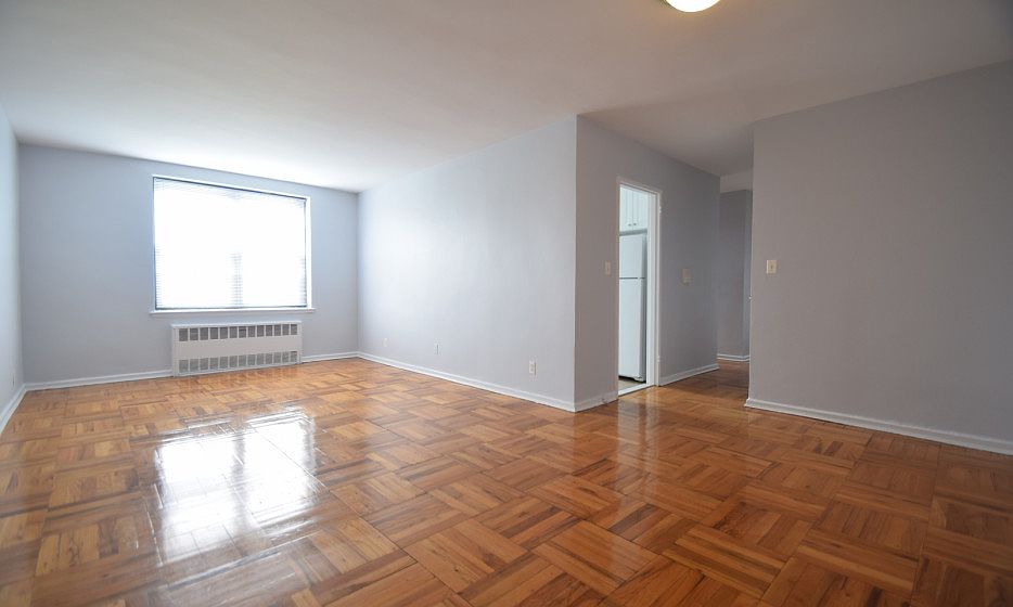 Harbor House - Living Room - H29-05C