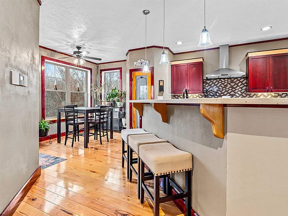 5th image of 115 Jewel Dr