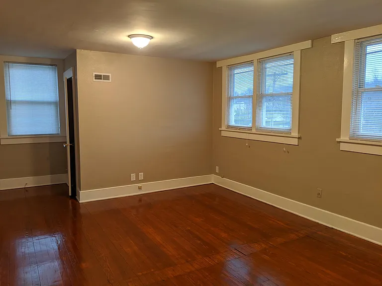 2443 S Dixie Dr — Photo 23
