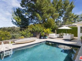 8704 Hollywood Hills Rd, Los Angeles, CA 90046