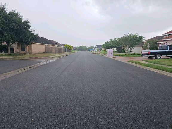 Exterior Neighborhood (street photo)