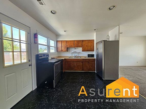 3rd image of 924 Mount Pitt Ave