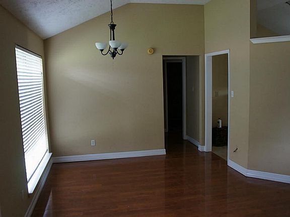 4th image of 2710 Knoxville Dr