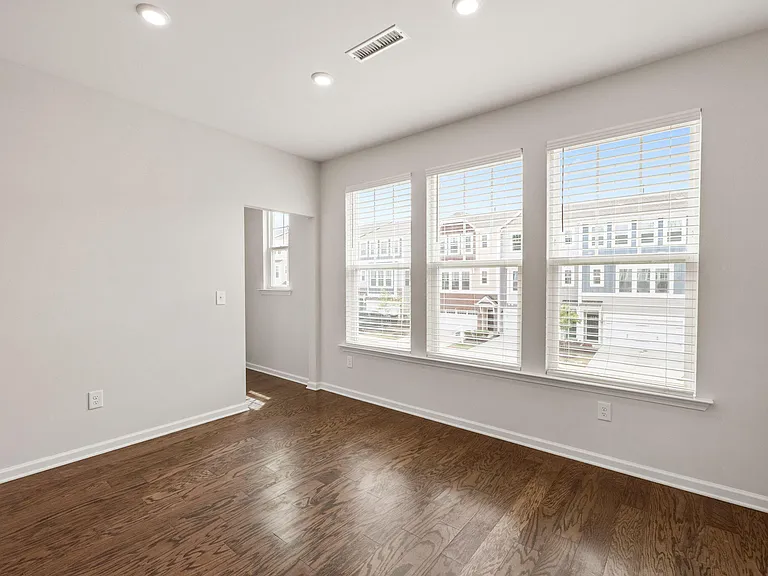 1221 Commack Dr — Photo 7