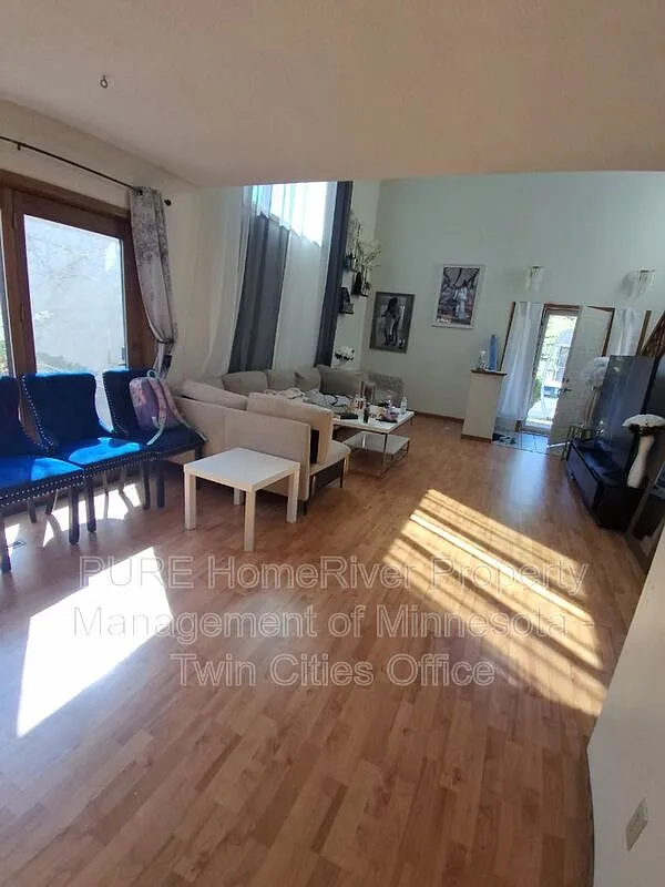 4 bed, 2.0 bath, 1774 sqft, $2,889 — Photo 2