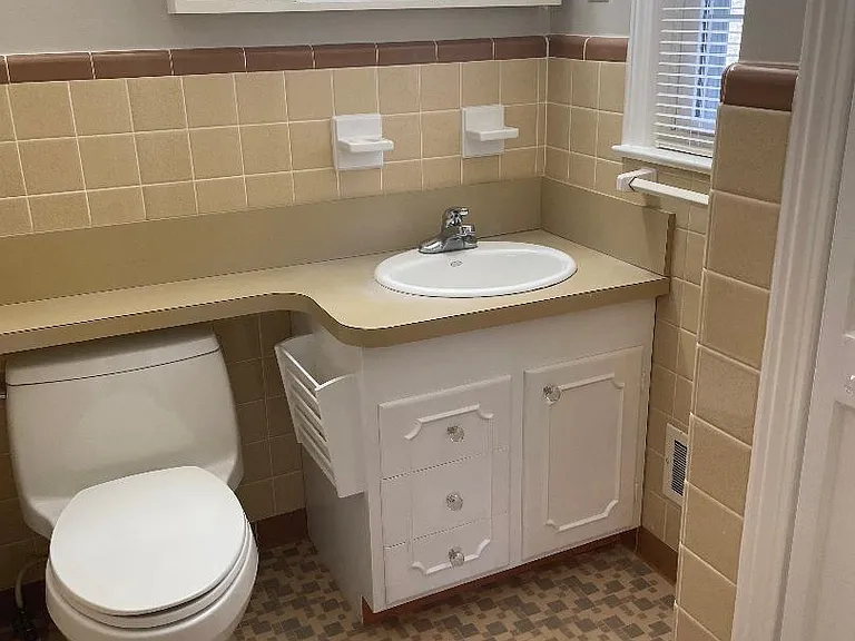 Main bathroom