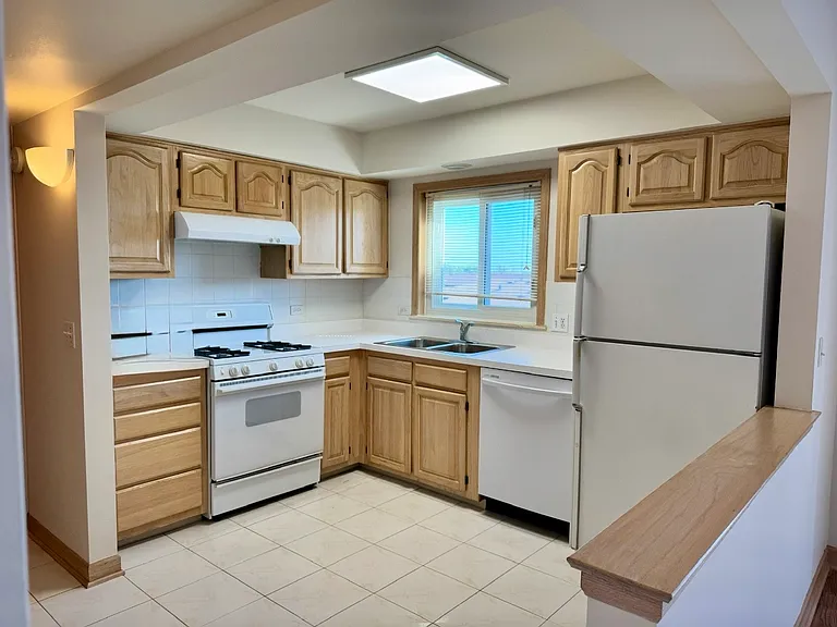 6472 N Northwest Hwy #303 — Photo 2