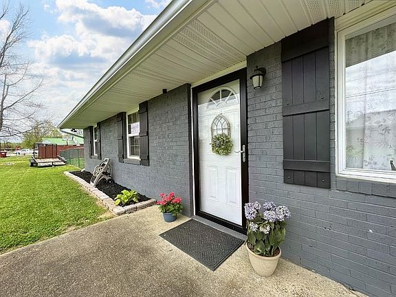 3rd image of 128 Napoleon Ln