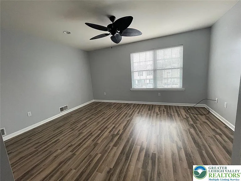304 Central Park Ave — Photo 9