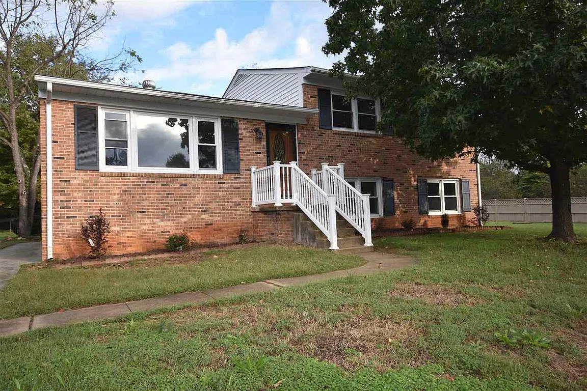 610 Ridgemont Rd photo 1