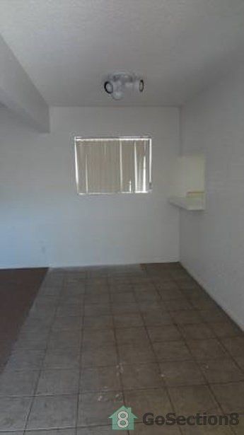 1st image of 913 W Gage Ave