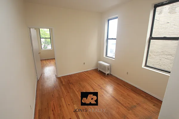 Rented by Jonis Realty | media 7