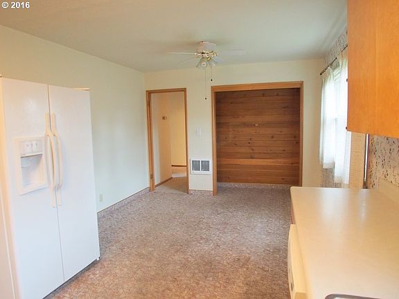 3rd image of 909 E Scenic Dr
