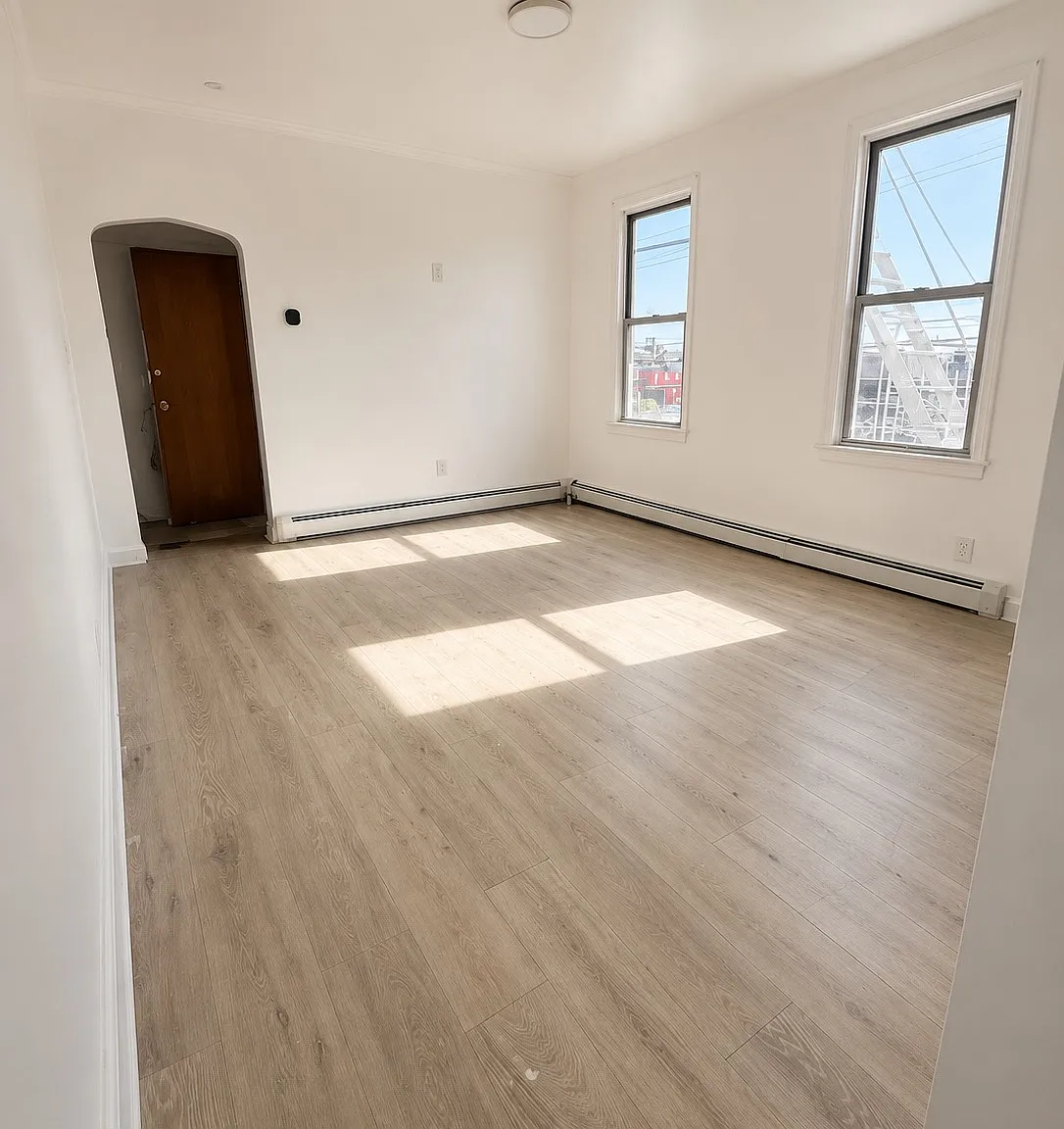 5 bed, $4,000 — Photo 3