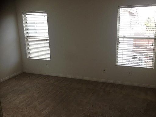 5th image of 136 Gilliflower Ave