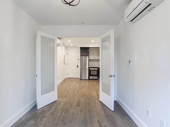 3rd image of 824 Saint Johns Pl #5R