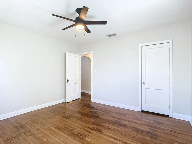 401 E Lambright St — Photo 21
