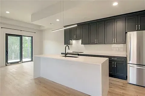 200 W Gregory Blvd #103