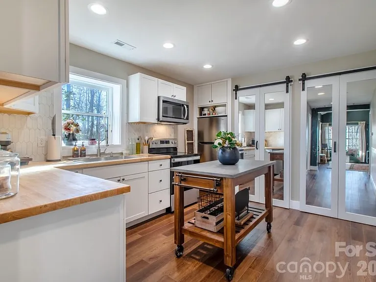 401 Weaver Creek Rd — Photo 7