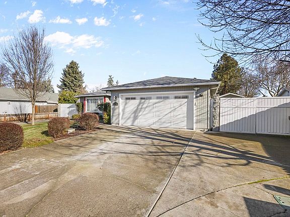 2nd image of 1378 Glengrove Ave