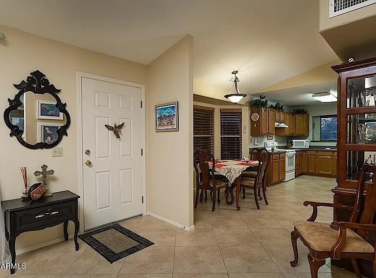 926 W San Mateo Ct — Photo 3