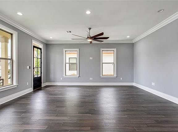 4th image of 6123 Spain St
