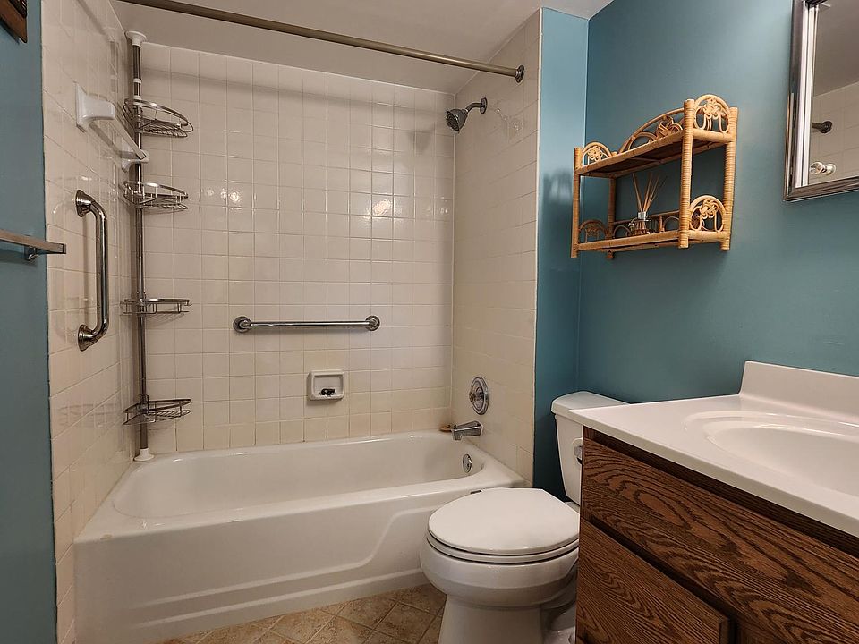 2nd image of 9802 Kingsbridge Dr