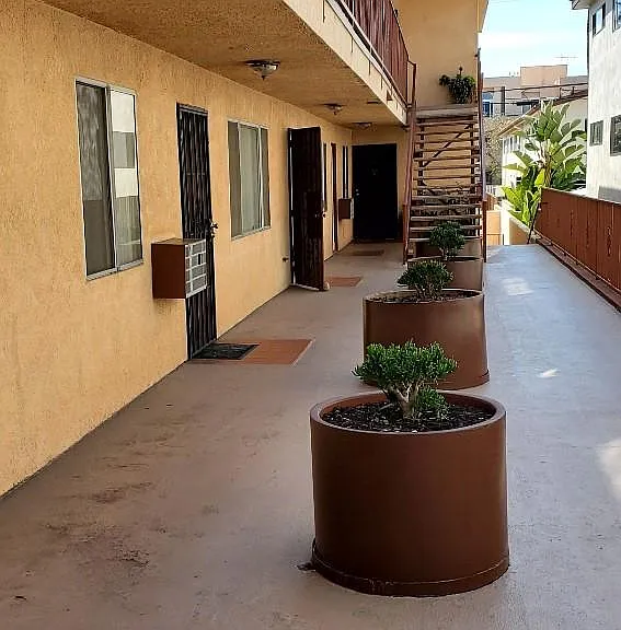 4916 Rosewood Ave — Photo 13