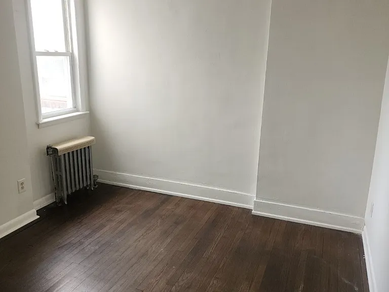 718 W Maple Ave — Photo 3