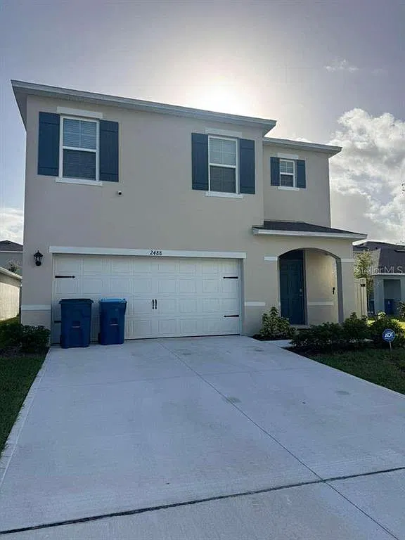5 bed, 3.0 bath, 2025 sqft, $2,600 — Photo 1