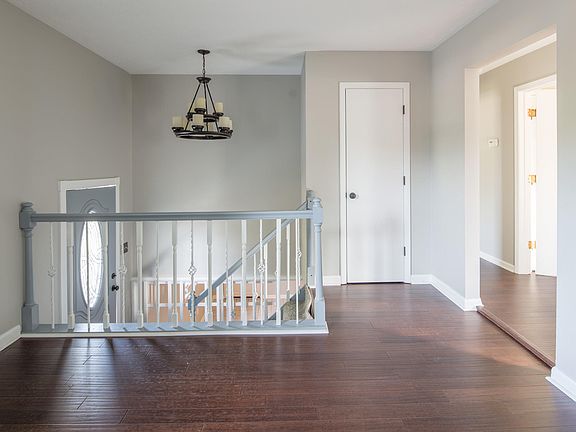 4th image of 352 Tower Dr