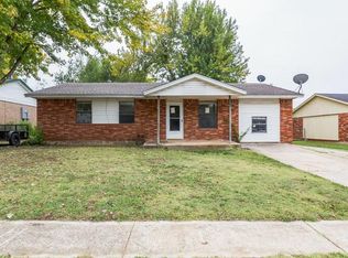 504 Holsey Dr, Noble, OK 73068