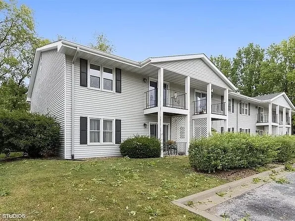 1256 49th St Unit 8, West Des Moines, IA 50266